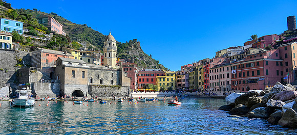 Vernazza from the sea.