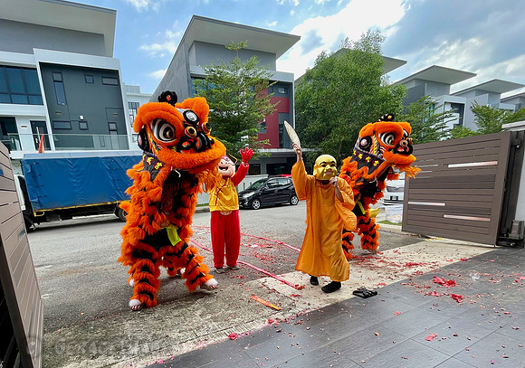 Arrival of the Lion Dance group at our friends home near Kuala Lumpur.