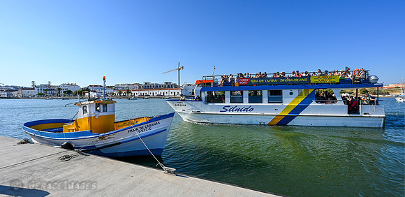 The ferry returning from Ilha do Tavira