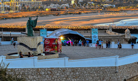 São Gonçalo giving his blessing to begin the festival.