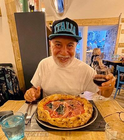The best pizza crust that we have had in our lives, including NYC.