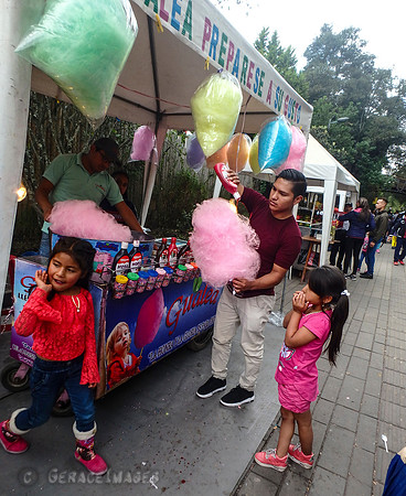 Cotton candy at Parque Carolina.