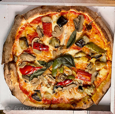 The best overall pizza in our Italy vacation. Mama Mia's Pizza.